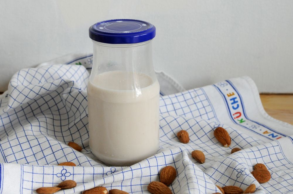 almond milk_1